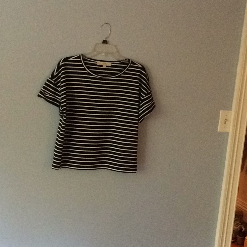 Black and white loft top
